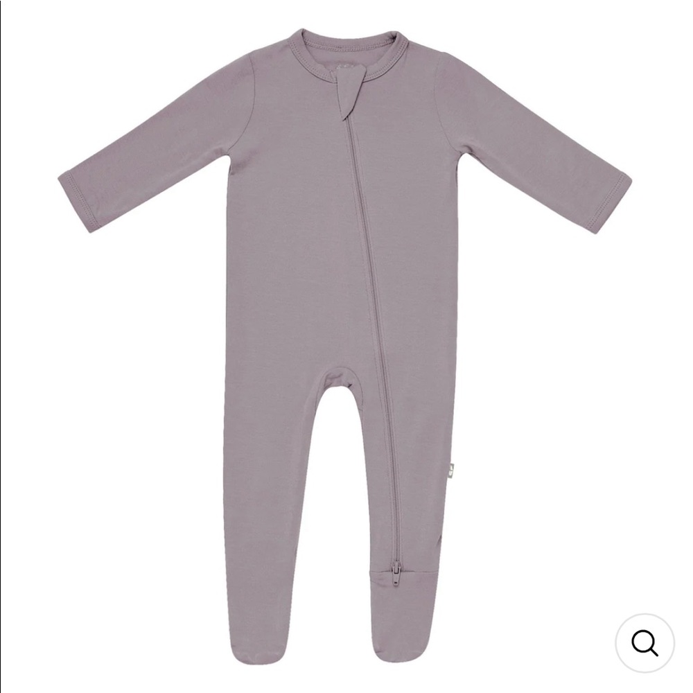 Kyte BABY Zippered Footie in Mushroom. Size 18-24m